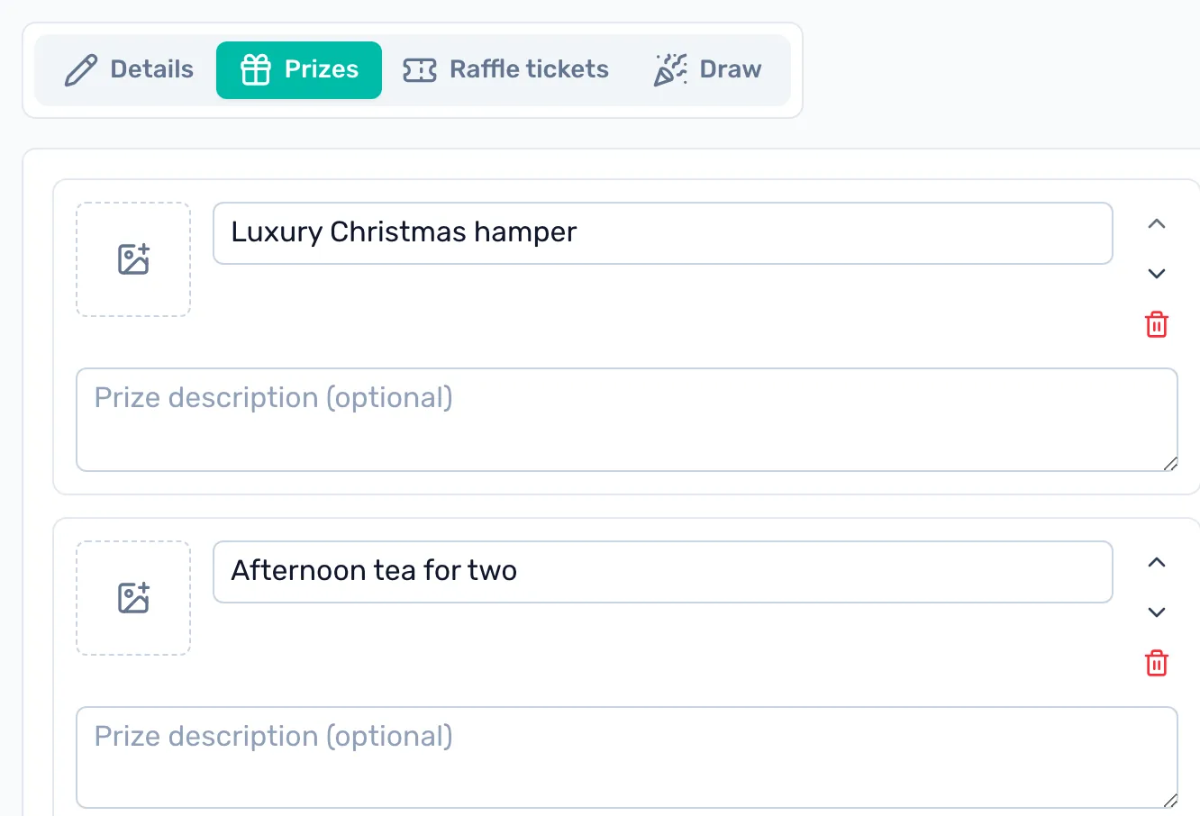 Add and order prizes: Each prize has a photo, a name and an optional description. The arrows set the order.
